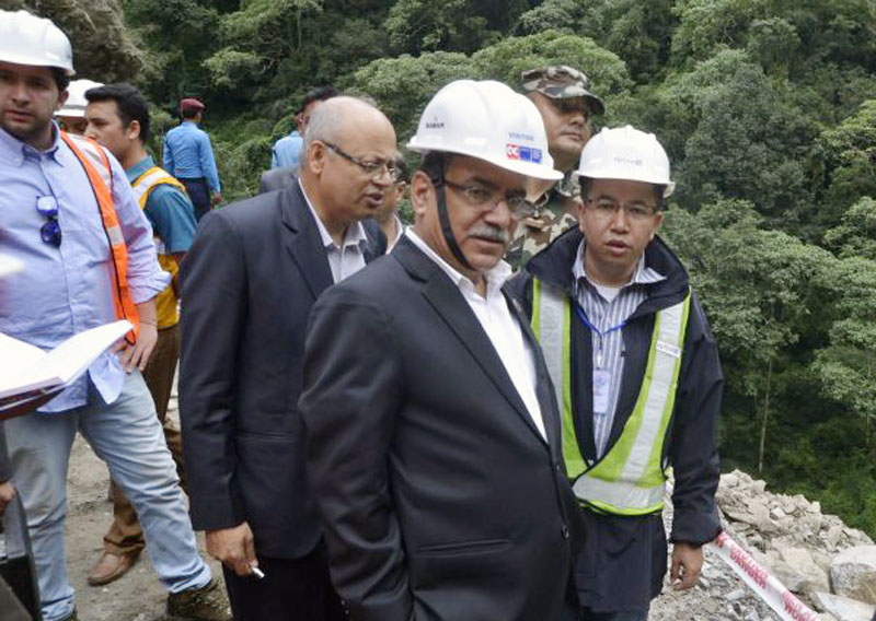 Prime Minister Pushpa Kamal Dahal surveys ongoing works of Melamchi Drinking Water Project in Sindhupalchok, on Friday, September 23, 2016. Photo: PM's Secretariat
