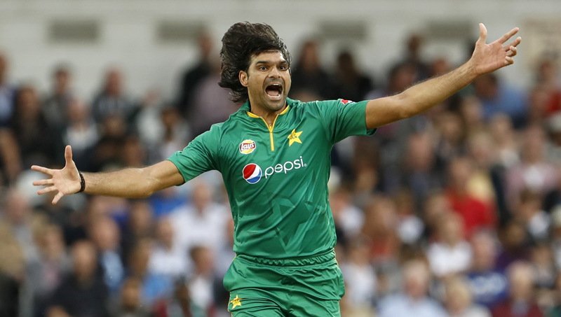 Pakistan's Mohammad Irfan celebrates taking the wicket. Photo: Reuters