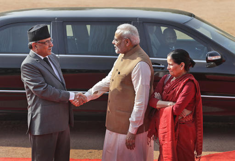 Nepali Prime Minister Pushpa Kamal Dahal (left) is greeted by Indian Prime Minister Narendra Modi (center) as the Dahalu2019s wife, Sita (right) watches upon his arrival at the Indian Presidential Palace for a ceremonial reception in New Delhi, India, Friday, Sept. 16, 2016. Photo: AP 