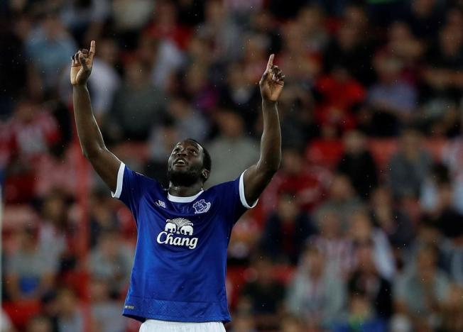 Britain Football Soccer - Sunderland v Everton - Premier League - Stadium of Light - 12/9/16nEverton's Romelu Lukaku celebrates scoring their second goal nAction Images via Reuters / Lee Smith