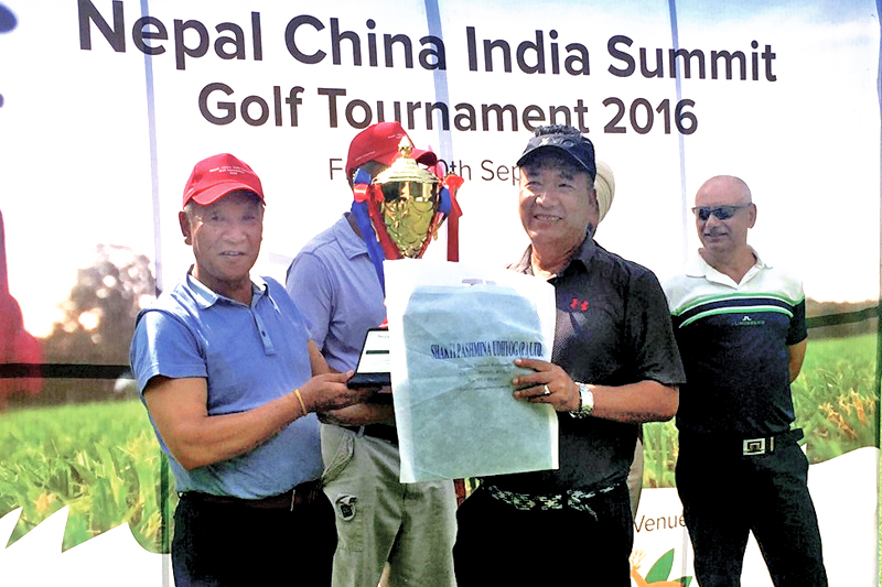 Chairman of Invest Nepal Pvt Ltd TG nShrestha (left) handing over the trophy to Tashi Ghale in Kathmandu on Friday, September 30, 2016. Photo: THT