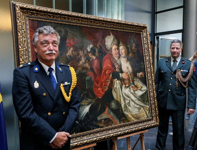 Security guards are seen during a ceremony to mark the return of paintings that were stolen from the Netherlands' Westfries Museum in 2005 and discovered in Ukraine earlier in 2016, in Kiev, Ukraine on Friday, September 16, 2016. Photo: REUTERS