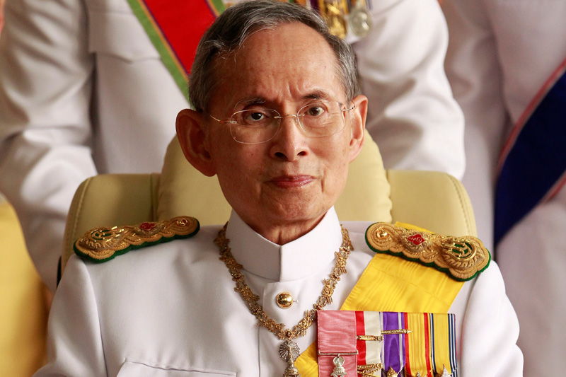 FILE- Thailand's King Bhumibol Adulyadej leaves the Siriraj Hospital for a ceremony at the Grand Palace in Bangkok in this December 5, 2010 file photo. Photo: Reuters