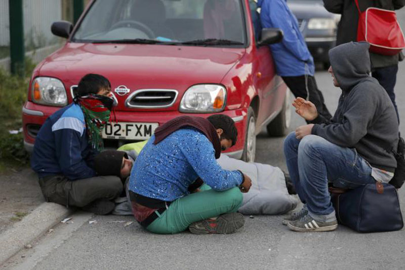 France, Britain feud over young 'Jungle' migrants