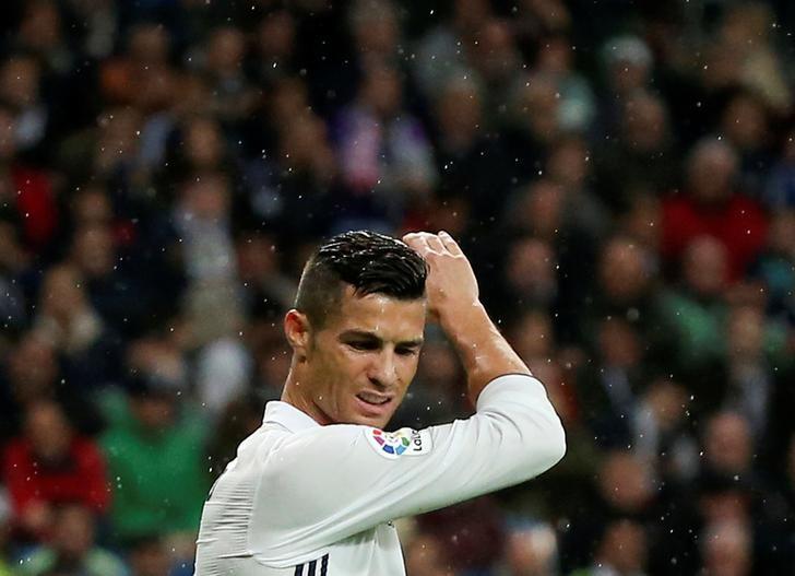 Football Soccer - Spanish Liga Santander - Real Madrid v Athletic Bilbao- Santiago Bernabeu stadium, Madrid, Spain 23/10/16. Real Madrid's Cristiano Ronaldo reacts. REUTERS/Andrea Comas
