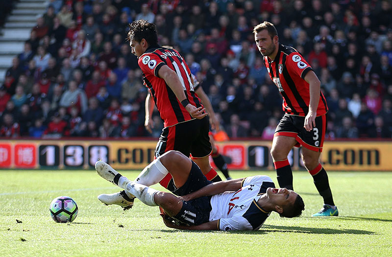 Tottenham Hotspur's Erik Lamela (front) cries with pain during the English Premier League football match between AFC Bournemouth and Tottenham Hotspur at the Vitality Stadium, Bournemouth, England, on Saturday, October 22, 2016. Photo: Steve Paston/PA via AP