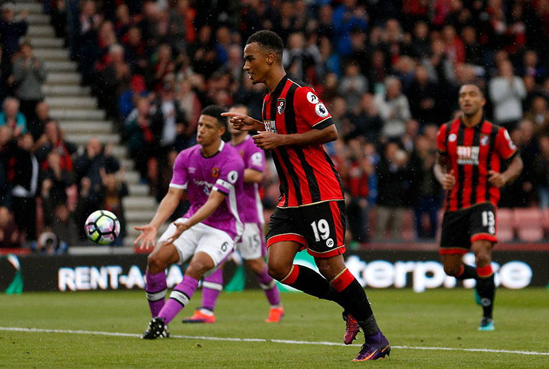 AFC Bournemouth's Junior Stanislas celebrates scoring his side's third goal of the game during the English Premier League football match between FC Bournemouth and Hull City at the Vitality Stadium, Bournemouth, on Saturday, October 15, 2016. Photo: Paul Harding/PA via AP