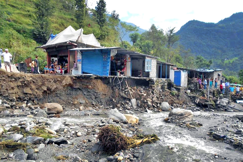Houses at high risk of landslide after the flooded Puma Khola eroded land in Besisahar, Lamjung, on Monday, October 3, 2016. Photo: THT