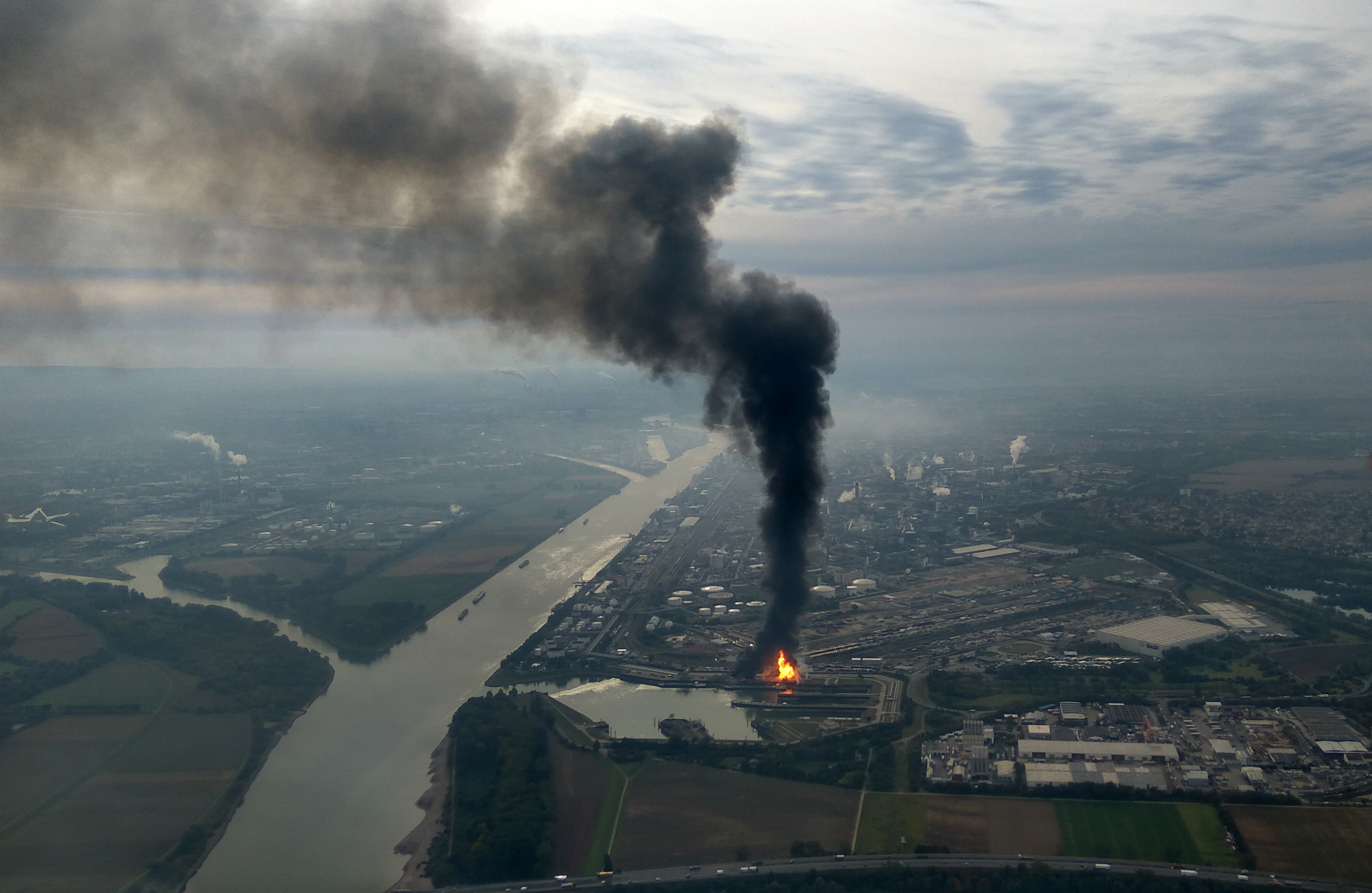 A huge cloud of dark smoke seen  at the BASF chemical plant site in  Ludwigshafen, Germany, Monday Oct. 17,  2016. The company said that several people were injured in a late-morning explosion.  ( Ulli Ziegenfuss/dpa via AP)
