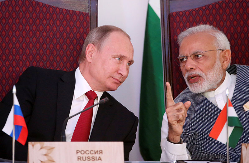 Russian President Vladimir Putin (left) and India's Prime Minister Narendra Modi attend an exchange of agreements event after the India-Russia Annual Summit in Benaulim, in the western state of Goa, India, on October 15, 2016. Photo: Reuters