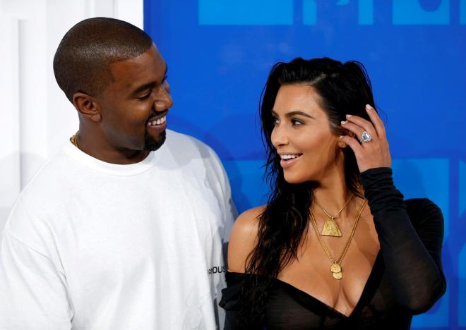 FILE PHOTO - Kim Kardashian and Kanye West arrive at the 2016 MTV Video Music Awards in New York, U.S., August 28, 2016. REUTERS/Eduardo Munoz/File Photo