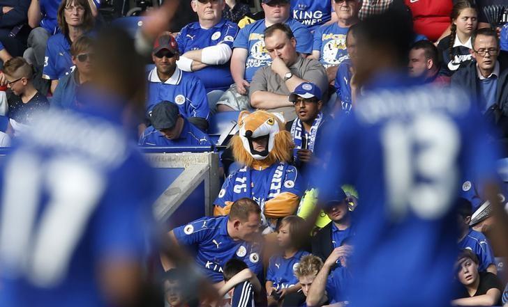 Britain Soccer Football - Leicester City v Southampton - Premier League - King Power Stadium - 2/10/16nLeicester City fan in fancy dressnAction Images via Reuters / Andrew BoyersnLivepic