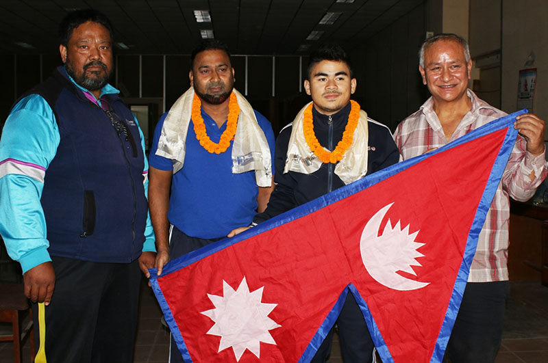 Lifter Prakash KC and coach Sakil Ahmed with NSC Acting Member Secretary Surendra Hamal at a farewell programme in Lalitpur on Monday, October 17, 2016. Photo: THT
