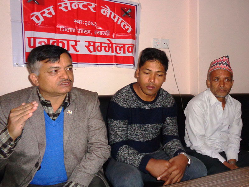 Minister for Education Dhaniram Paudel speaks at a press conference held by Press Centre Nepal Myagdi District Chapter at Beni, on Monday, October 31, 2016. Photo: RSS