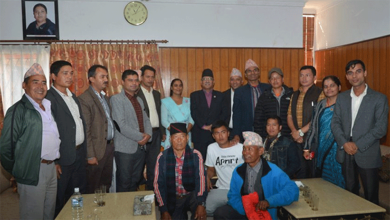 Prime Minister Pushpa Kamal Dahal posing for a photograph with the representatives of CPN Maoist Centre Parbat district Chapter at Baluwatar on Wednesday, October 26, 2016. Photo: PM Dahalu2019s Secretariat