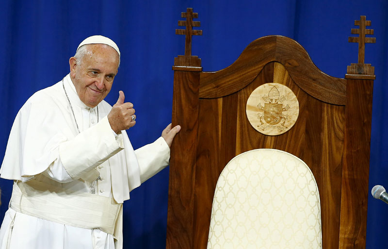 Pope Francis gestures to inmates as he meets with them at Curran-Fromhold Correctional Facility in Philadelphia, on September 27, 2015. Photo: Reuters