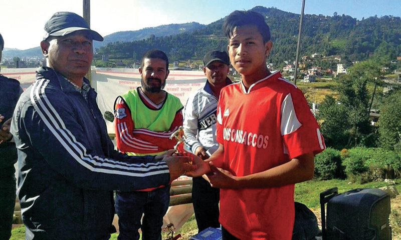 Man-of-the-match Rojin Mali (right) of nTarkeshwor receives the award, in Naikap of Chandragiri Municipality, on Friday, October 21, 2016. Photo: THT