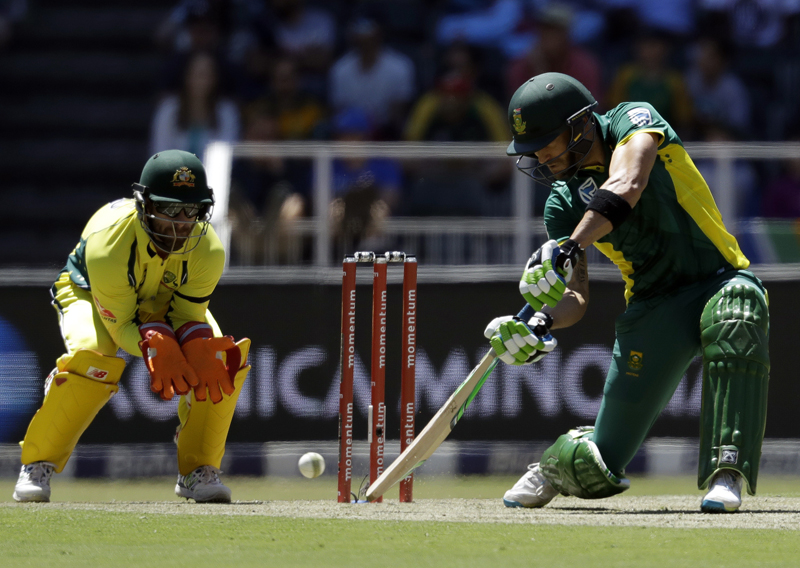 South Africau0092s captain Faf du Plessis, right, plays a shot as Australiau0092s wicketkeeper Matthew Wade, watches during the second one-day international cricket match between South Africa and Australia, at Wanderers stadium in Johannesburg, South Africa, Sunday, Oct. 2, 2016. Photo: AP