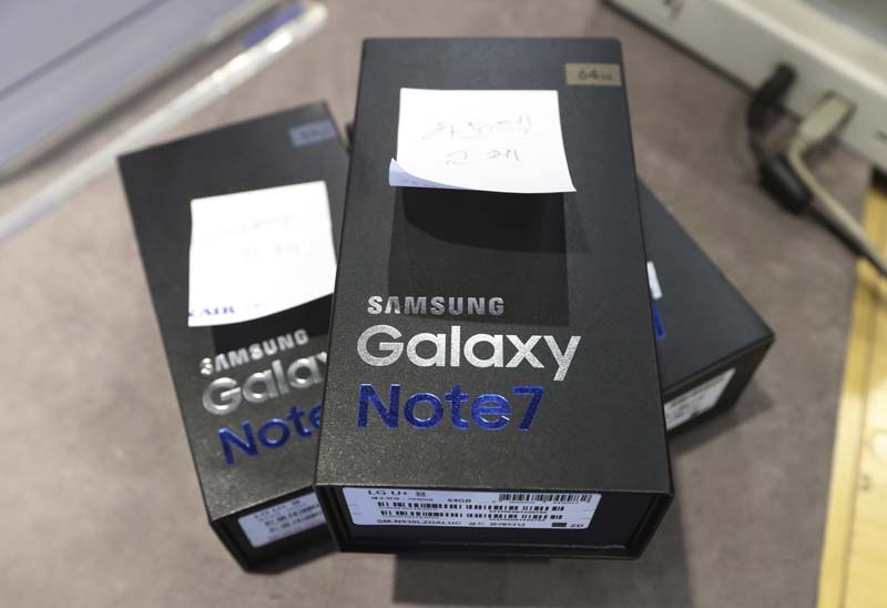 Returned boxes of Samsung Electronics' Galaxy Note 7 smartphones are placed at a shop of South Korean mobile carrier in Seoul, South Korea, on October 13, 2016. Photo: AP