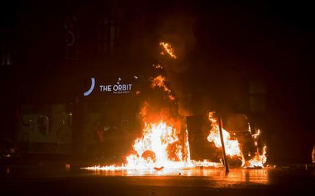 Cars burn outside a nightclub near the University of the Witwatersrand in Johannesburg, South Africa on Friday, October 14, 2016. Photo: AP