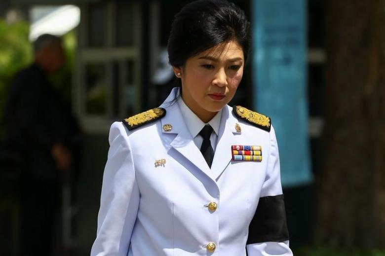 Former Thai Prime Minister Yingluck Shinawatra arrives at the Grand Palace to offer condolences for Thailand's late King Bhumibol Adulyadej, in Bangkok, Thailand, October 14, 2016. REUTERS/Athit Perawongmetha