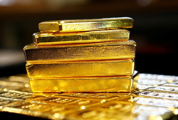 Gold bars are seen at the Austrian Gold and Silver Separating Plant 'Oegussa' in Vienna, Austria, March 18, 2016.   REUTERS/Leonhard Foeger/File Photo