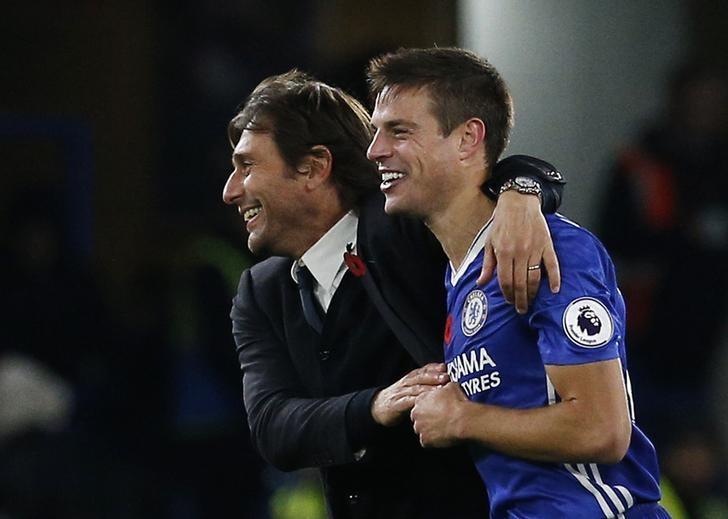 Britain Football Soccer - Chelsea v Everton - Premier League - Stamford Bridge - 5/11/16 Chelsea manager Antonio Conte with Chelsea's Cesar Azpilicueta after the match  Reuters / Andrew Couldridge Livepic