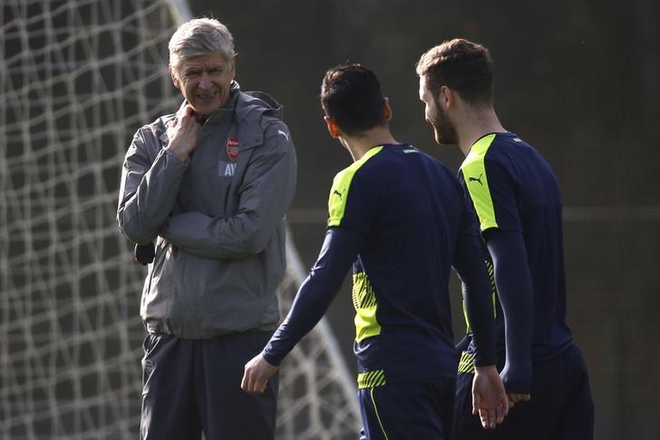Britain Football Soccer - Arsenal Training - Arsenal Training Ground - 31/10/16nArsenal manager Arsene Wenger during trainingnAction Images via Reuters / Paul ChildsnLivepic