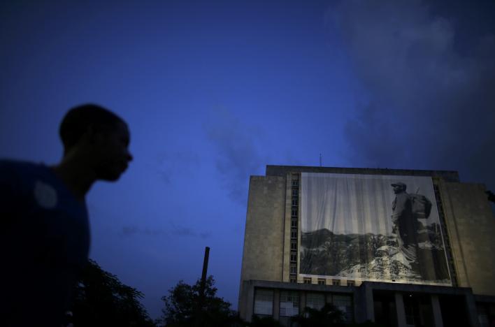 An image of Cuba's late President Fidel Castro hangs on a building as people gather to pay tribute to Castro at dusk at  Revolution Square in Havana, Cuba, November 29, 2016.          REUTERS/Carlos Barria