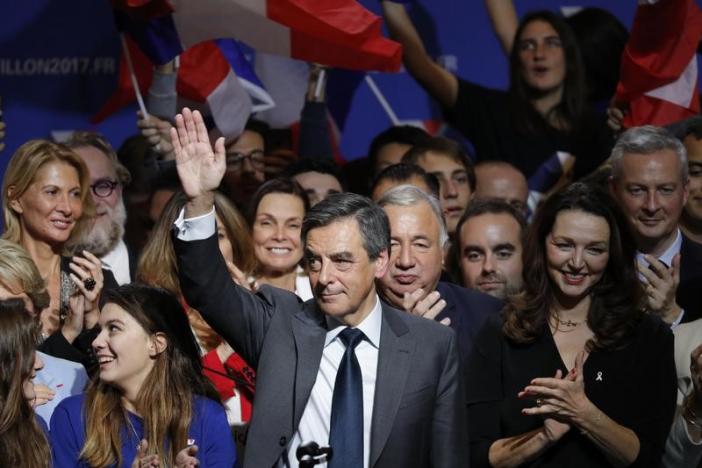 Francois Fillon, former French prime minister and member of Les Republicains political party, attends a rally as he campaigns in the second round for the French center-right presidential primary election in Paris, France, November 25, 2016.  REUTERS/Philippe Wojazer