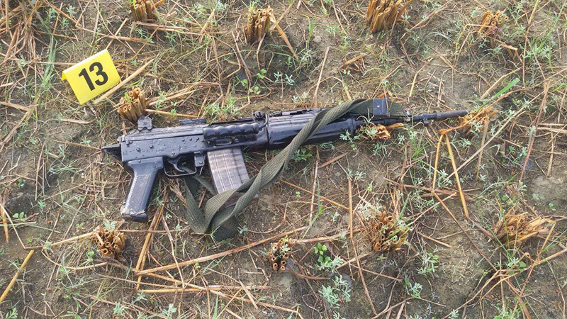An INSAS rifle recovered from an encounter between police and robbers  in Debahi, Rautahat, on Monday, November 14, 2016. Photo: THT