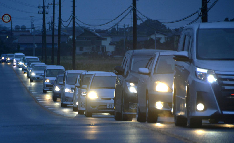 A traffic jam is seen as people evacuate after tsunami advisories were issued following an earthquake, in Iwaki, Fukushima prefecture, Japan, in this photo taken by Kyodo, on November 22, 2016. Photo: Reuters