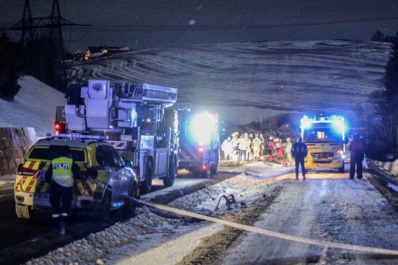 Police and rescue workers attend the scene of a landslide in Sorum, some 30 km north of Oslo, Norway, on Thursday, November 10, 2016. Photo: AP
