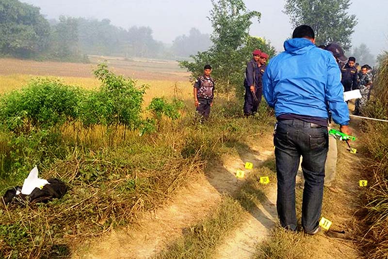 Police personnel surveying the site where police exchanged fire with the suspects, on the bank of Lal Bakaiya River, in Debahi VDC-8 of Rautahat district on Monday, November 14, 2016. Photo: Prabhat Kumar Jha/THT