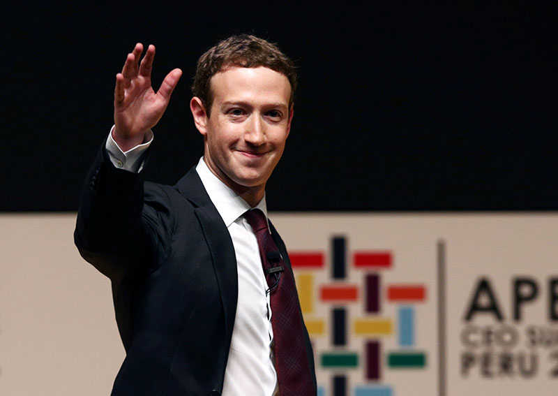 Facebook founder Mark Zuckerberg waves to the audience during a meeting of the APEC (Asia-Pacific Economic Cooperation) Ceo Summit in Lima, Peru on Saturday, November 19, 2016. Photo: REUTERS