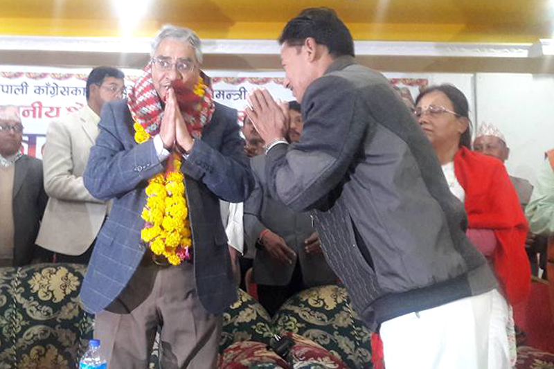 Nepali Congress President Sher Bahadur Deuba greets audience at a programme orgaised by Nepal Press Union in Kailai, on Thursday, November 17, 2016. Photo: Sher Bahadur Deuba/Facebook