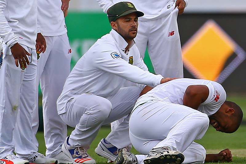 South Africa's Vernon Philander lies injured on the ground after colliding with Australia's captain Steve Smith during their second test cricket match at the Bellerive Oval of Hobart in Australia on Saturday, November 12, 2016. Photo: Reuters