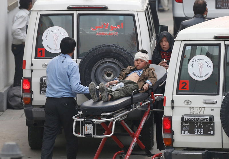 An injured boy is transported to a hospital after a suicide attack in Kabul, Afghanistan November 21, 2016. Photo: Reuters