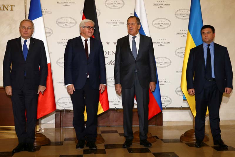 (R-L) Foreign Ministers Pavlo Klimkin of Ukraine, Sergei Lavrov of Russia, Frank-Walter Steinmeier of Germany and Jean-Marc Ayrault of France pose for a picture as they gather for talks on the crisis in eastern Ukraine, in Minsk, Belarus, on Tuesday, November 29, 2016. Photo: Reuters