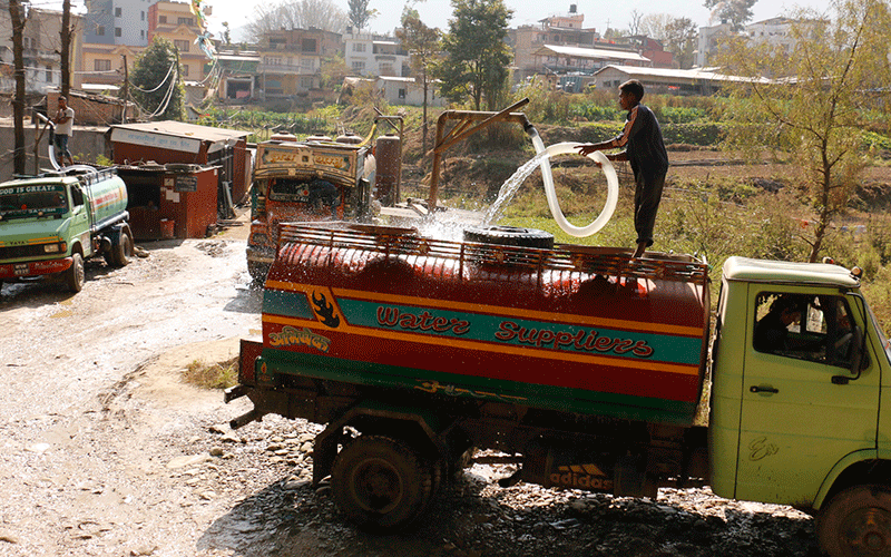 A man fills water in a tanker in Chobar of Kathmandu on Sunday, November 20, 2016. Photo: RSS 