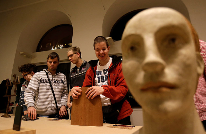 Blind people touch sculptures during a special exhibition for people with visual disabilities in Prague, Czech Republic, December 5, 2016. Picture taken December 5, 2016. Photo: REUTERS