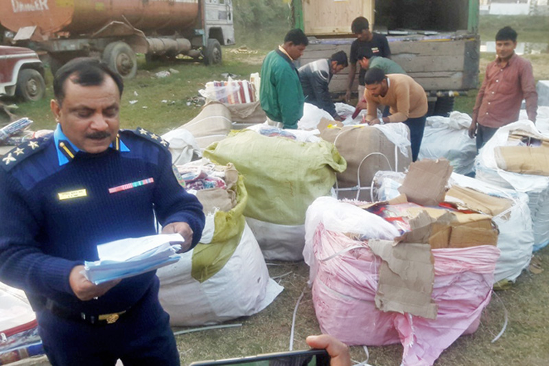 A Nepal Police officer briefs about the seizure of various items on the charge of evading customs, to mediapersons, in Birgunj, on Friday, December 23, 2016. Photo: Ram Sarraf 