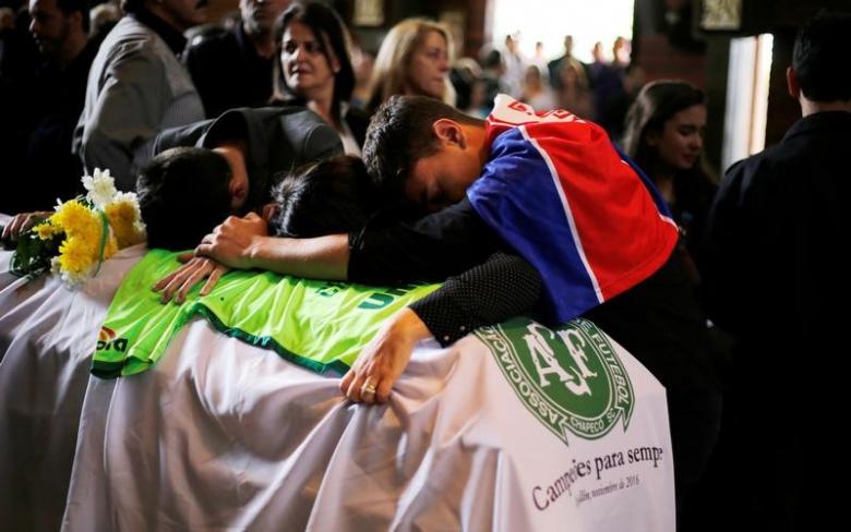 Relatives of Chapecoense soccer club head coach Caio Junior, who died in the plane crash in Colombia, participate in a ceremony to pay tribute to him in Curitiba, Brazil, December 4, 2016. REUTERS/Rodolfo Buhrer