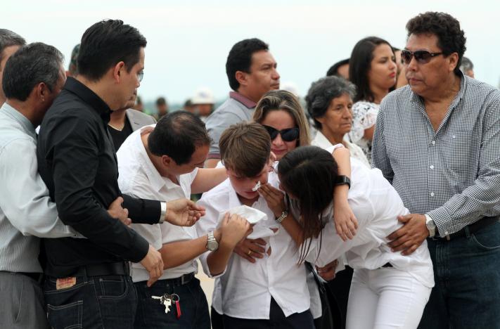 Relatives of Sisy Arias, who died when the plane carrying Brazilian soccer team Chapecoense crashed in Colombia, react at Viru Viru airport in Santa Cruz, Bolivia, December 2, 2016. REUTERS/Daniel Walker