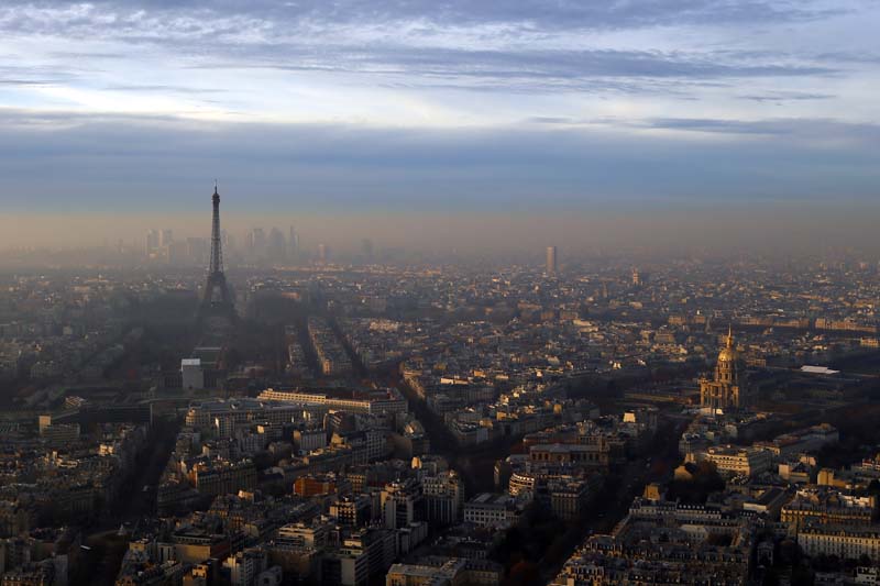 The Eiffel Tower and The Invalides dome (R) are seen from the Montparnasse Tower, as Paris suffers a pollution spike, on Wednesday, December 7, 2016. Photo: AP