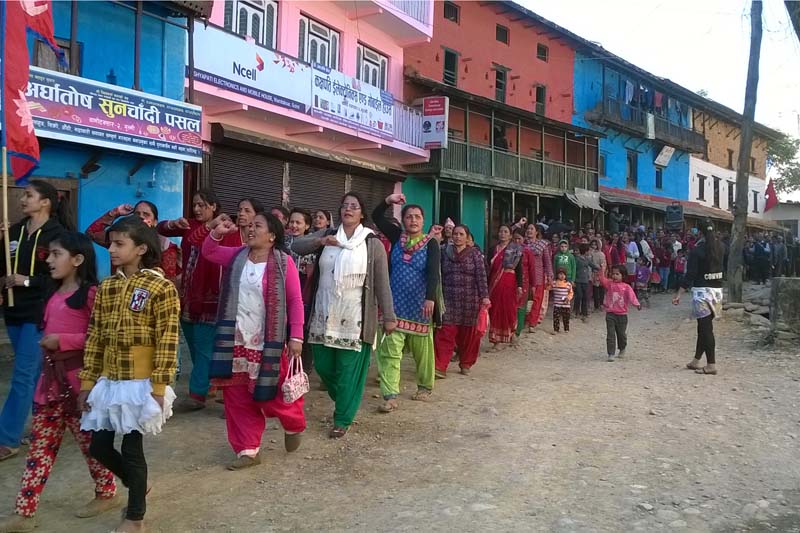 A rally is staged in Wamitaksar Bazaar of Gulmi district protesting the government's proposal to split the Province No. 5, on Sunday, December 18, 2016. Photo: RSS