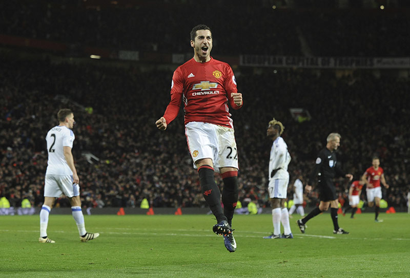 Manchester United's Henrikh Mkhitaryan celebrates after scoring his side's third goal during the English Premier League football match between Manchester United and Sunderland at Old Trafford in Manchester, England, on Monday, December 26, 2016. Photo: AP