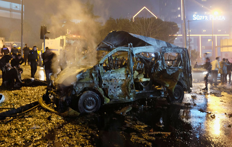 A damaged vehicle is seen after a blast in Istanbul, Turkey, on December 10, 2016. Photo: Reuters