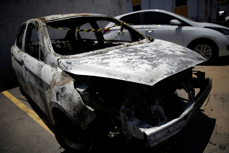 A burned car in which a body was found during searches for the Greek Ambassador for Brazil Kyriakos Amiridis, is pictured at a police station in Belford Roxo, Brazil, on December 30, 2016. Photo: Reuters