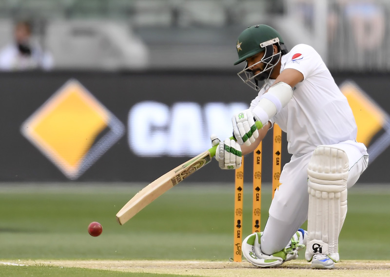 Pakistan's Azhar Ali hits a cut shot against Australia on the third day of their second cricket test match in Melbourne, Australia, Wednesday, Dec. 28, 2016. Photo: AP